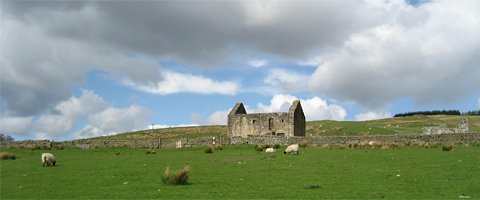 Photograph of an English Heritage road sign announcing the approaching car park and entrance to Black Middens Bastle